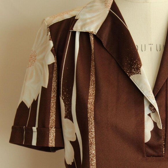 Vintage 1970s Blouse, Brown and White Floral Print Nylon Short Sleeved Shirt - Picture 3 of 10
